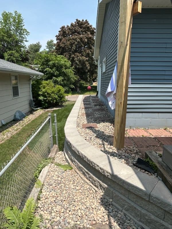 Gallery photos for Stunning Oakdale Yard Transformation with New Retaining Wall: Image #1
